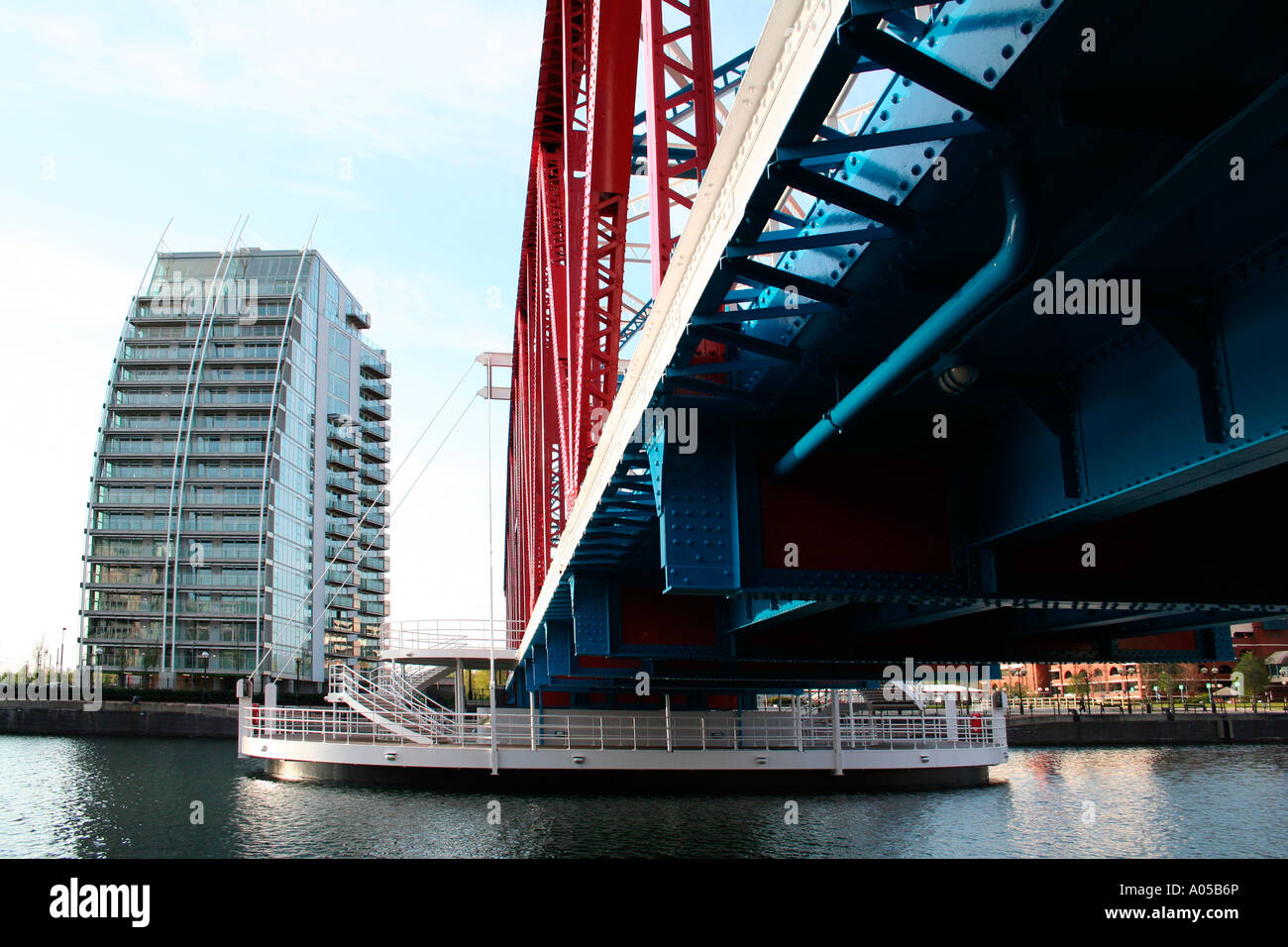 Detroit Bridge and apartments, Salford Quays, Manchester, UK Stock Photo