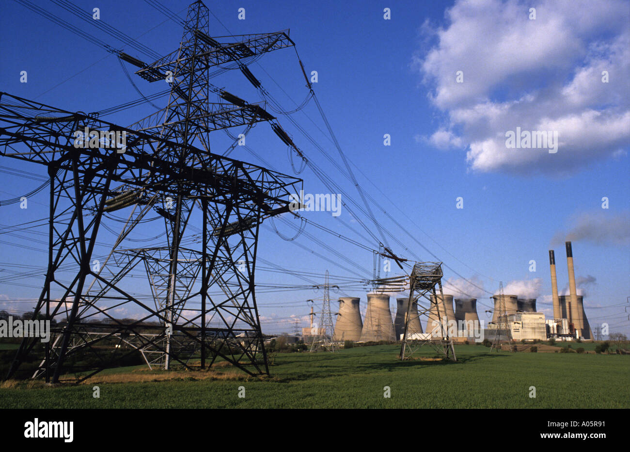 electricity pylons running into ferrybridge coal powered power station