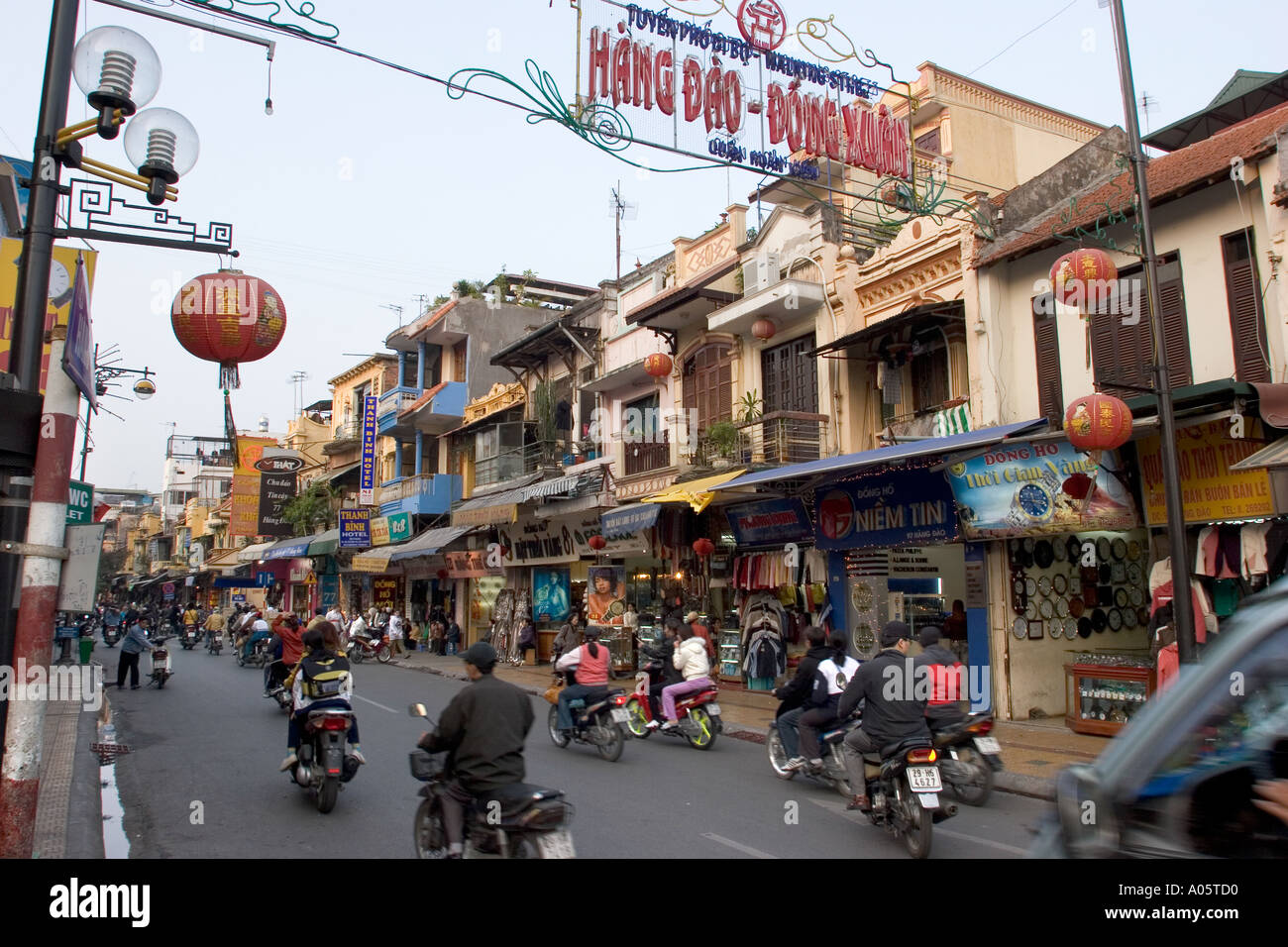 Vietnam Hanoi Centre Old Quarter Pho Hang Dao motorcycle traffic Stock ...
