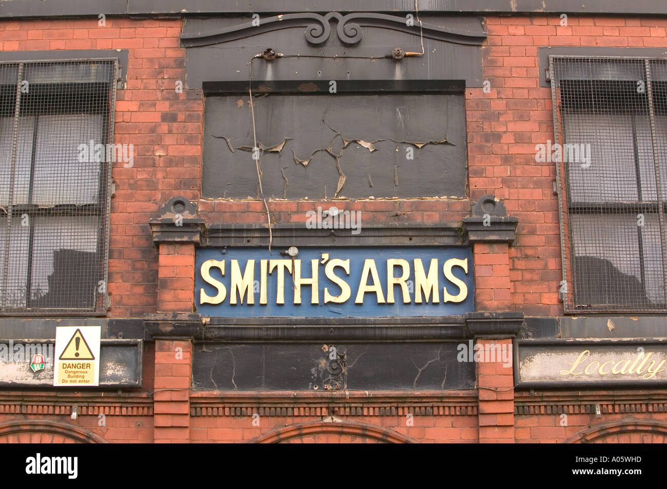 The Smiths Arms and old victorian pub for mill workers, now derelict in Manchester Stock Photo
