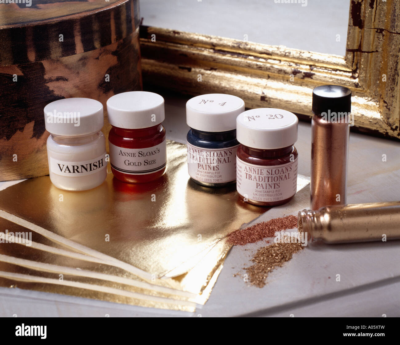 Gold in paints hi-res stock photography and images - Alamy