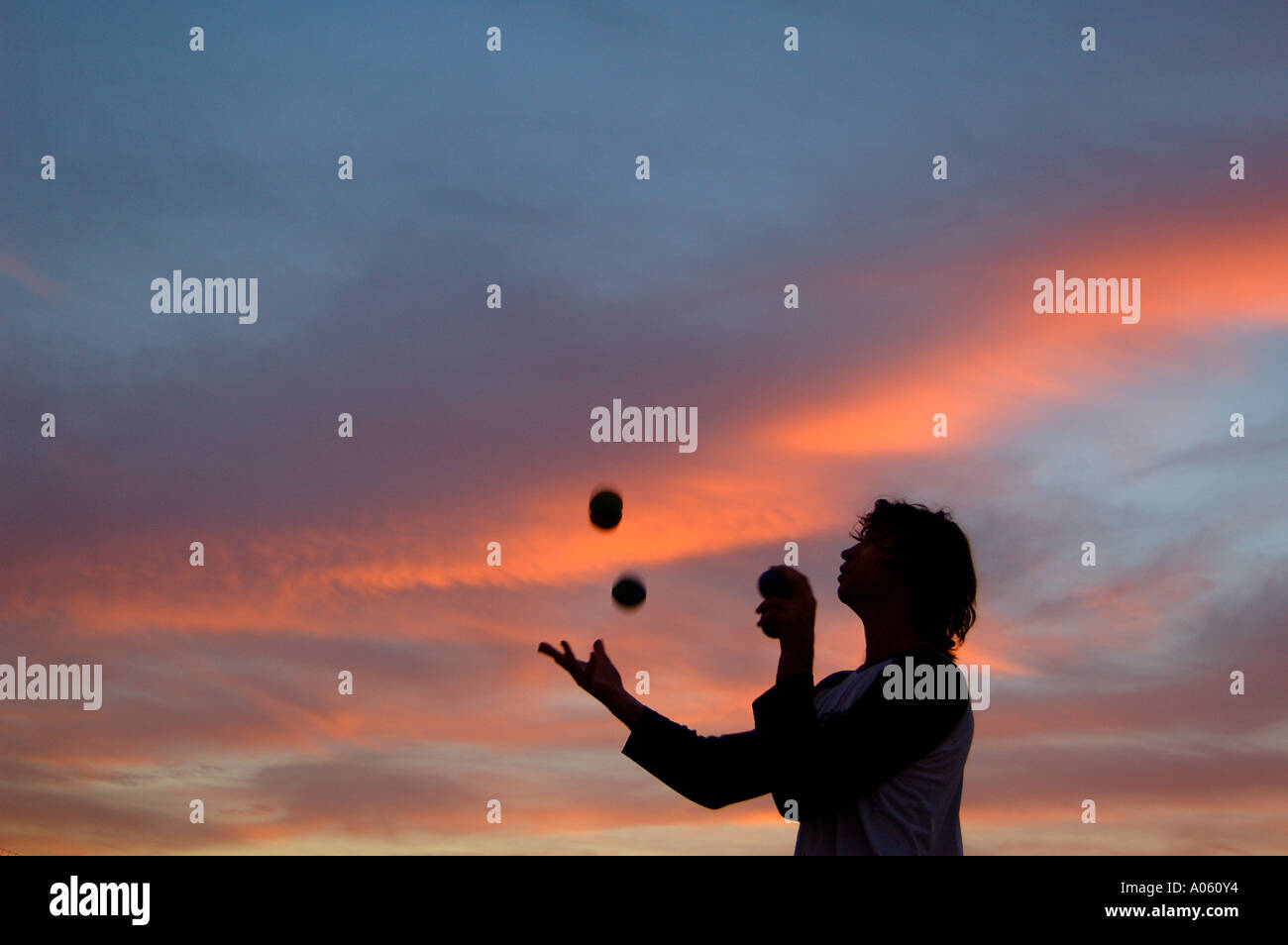 Juggler throwing balls in the air Stock Photo Alamy