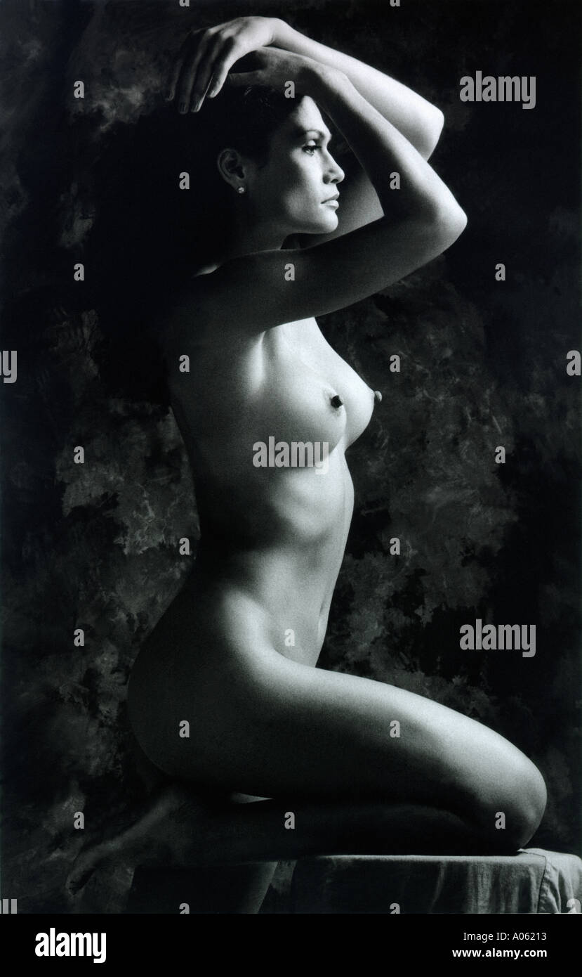 kneeling nude woman Stock Photo - Alamy