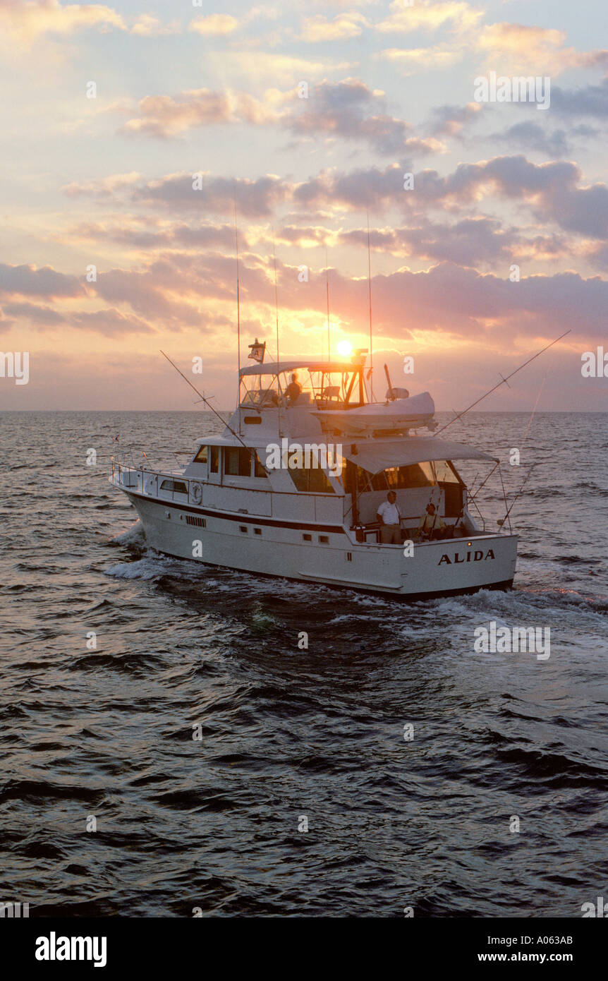 Boat offshore hi-res stock photography and images - Alamy