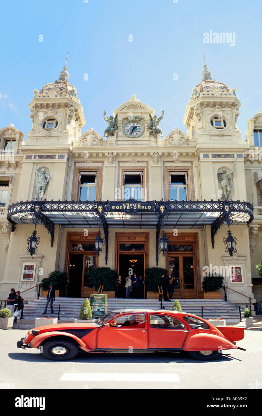 Special 2CV Deaux Chevaux Citreon Limo at Monte Carlo Casino ( just a joke the car has been stretched  a  bit !) Stock Photo