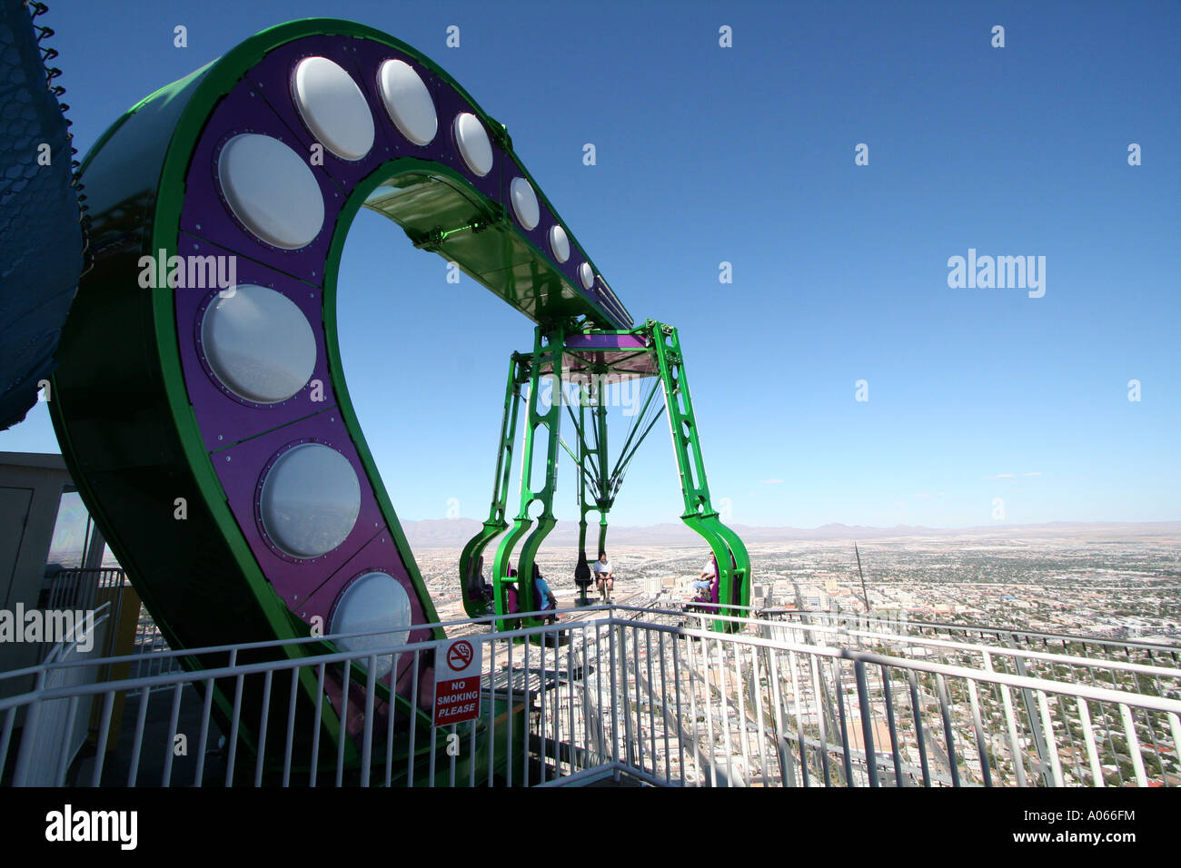 Thrill ride Big Shot on top of the Las Vegas Stratosphere tower (1149  ft/350m), the tallest freestanding observation tower of the US Stock Photo  - Alamy