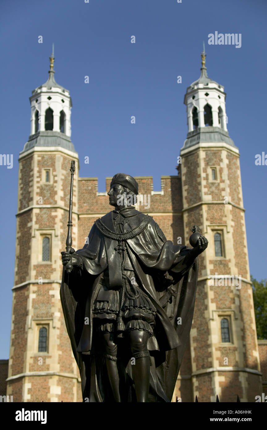 Statue of young King Henry VI in Garter robes by Francis Bird erected in 1719 with main facade of Eton College behind Stock Photo
