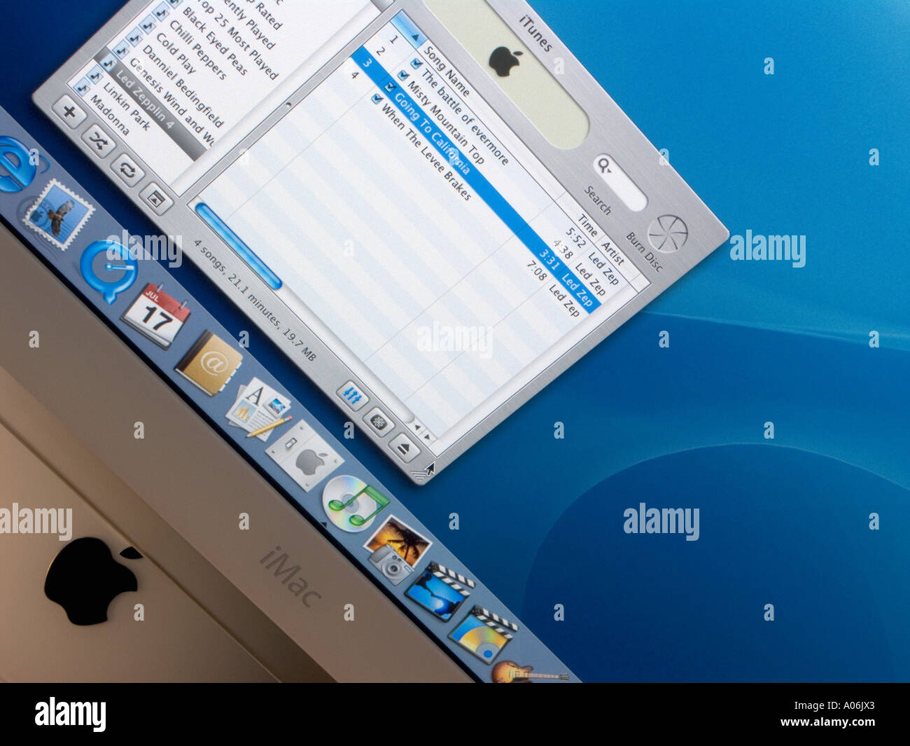 Apple computer screen hi-res stock photography and images - Alamy