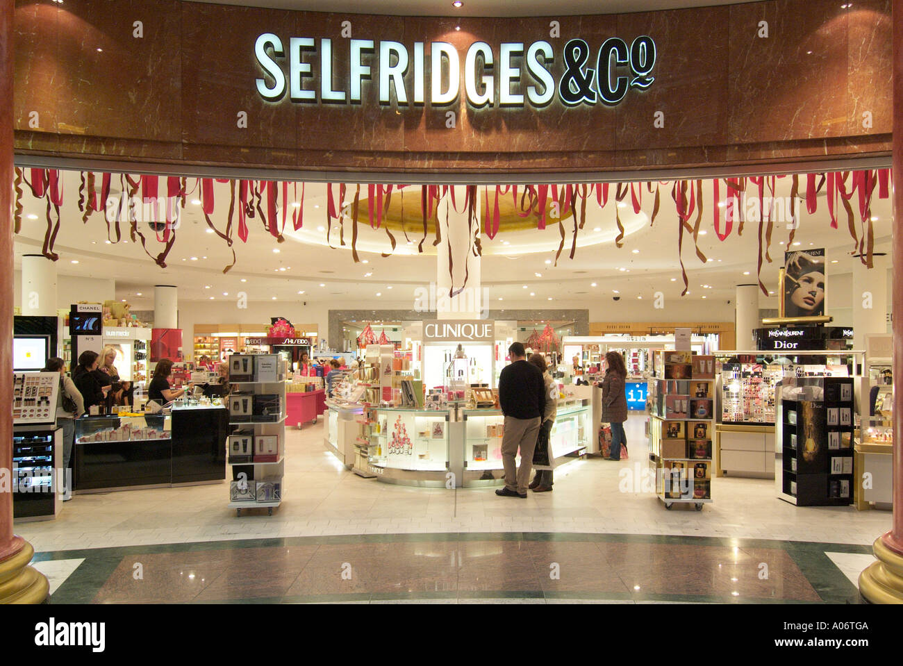 Selfridges store hi-res stock photography and images - Alamy