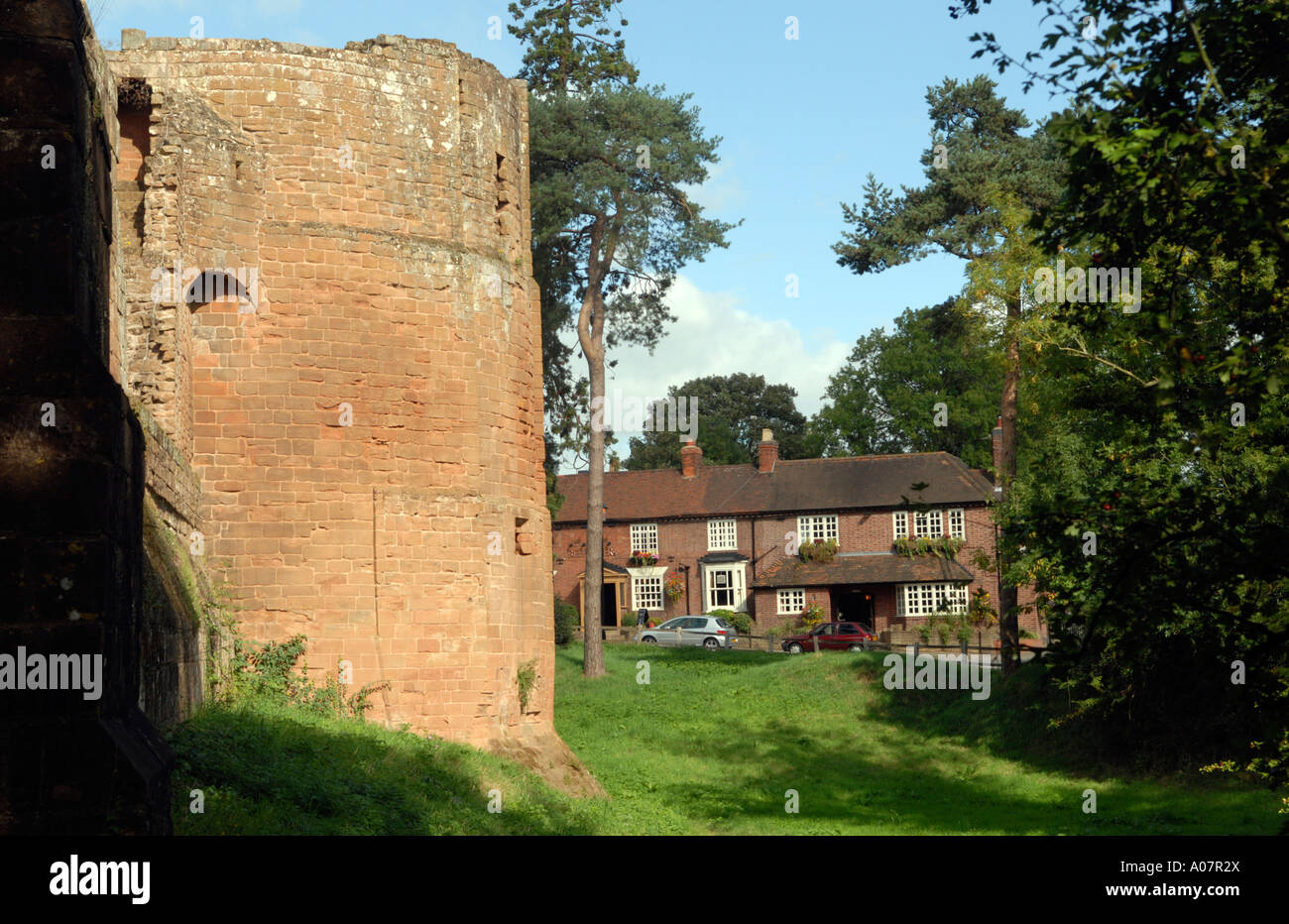 Cottages on Castle Green Kenilworth opposite Kenilworth Castle Warwickshire Stock Photo Alamy
