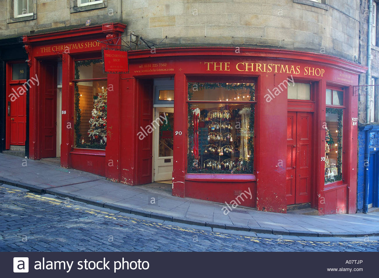 Edinburgh, The Christmas Shop Stock Photo: 9908637 - Alamy