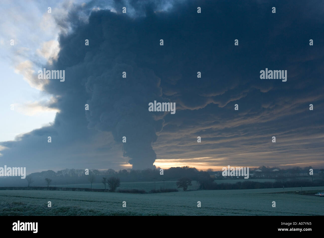 Buncefield Oil Depot Fire Hemel Hempstead Hertfordshire Stock Photo Alamy