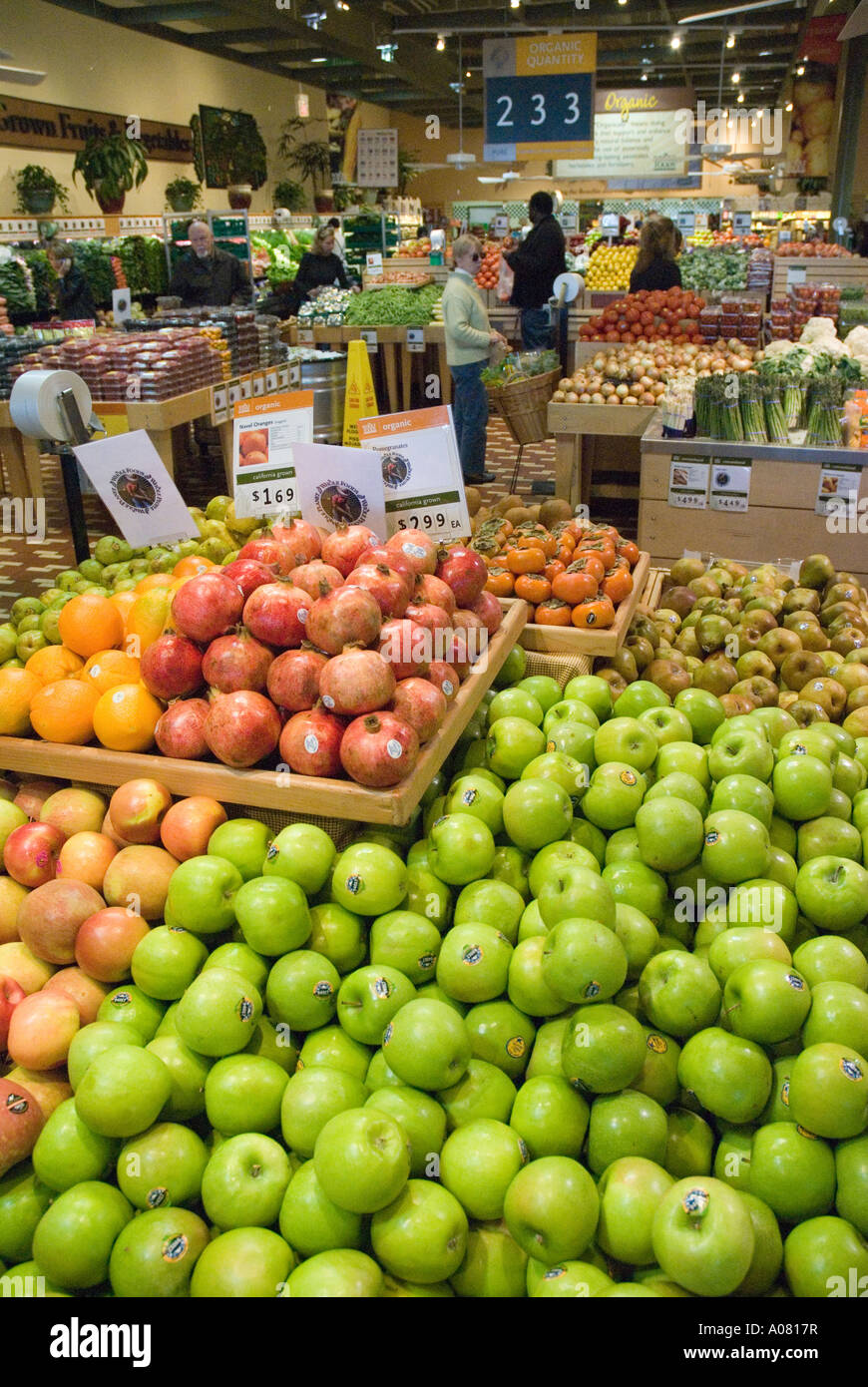 https://c8.alamy.com/comp/A0817R/organic-fruit-and-vegetables-whole-foods-market-annapolis-maryland-A0817R.jpg