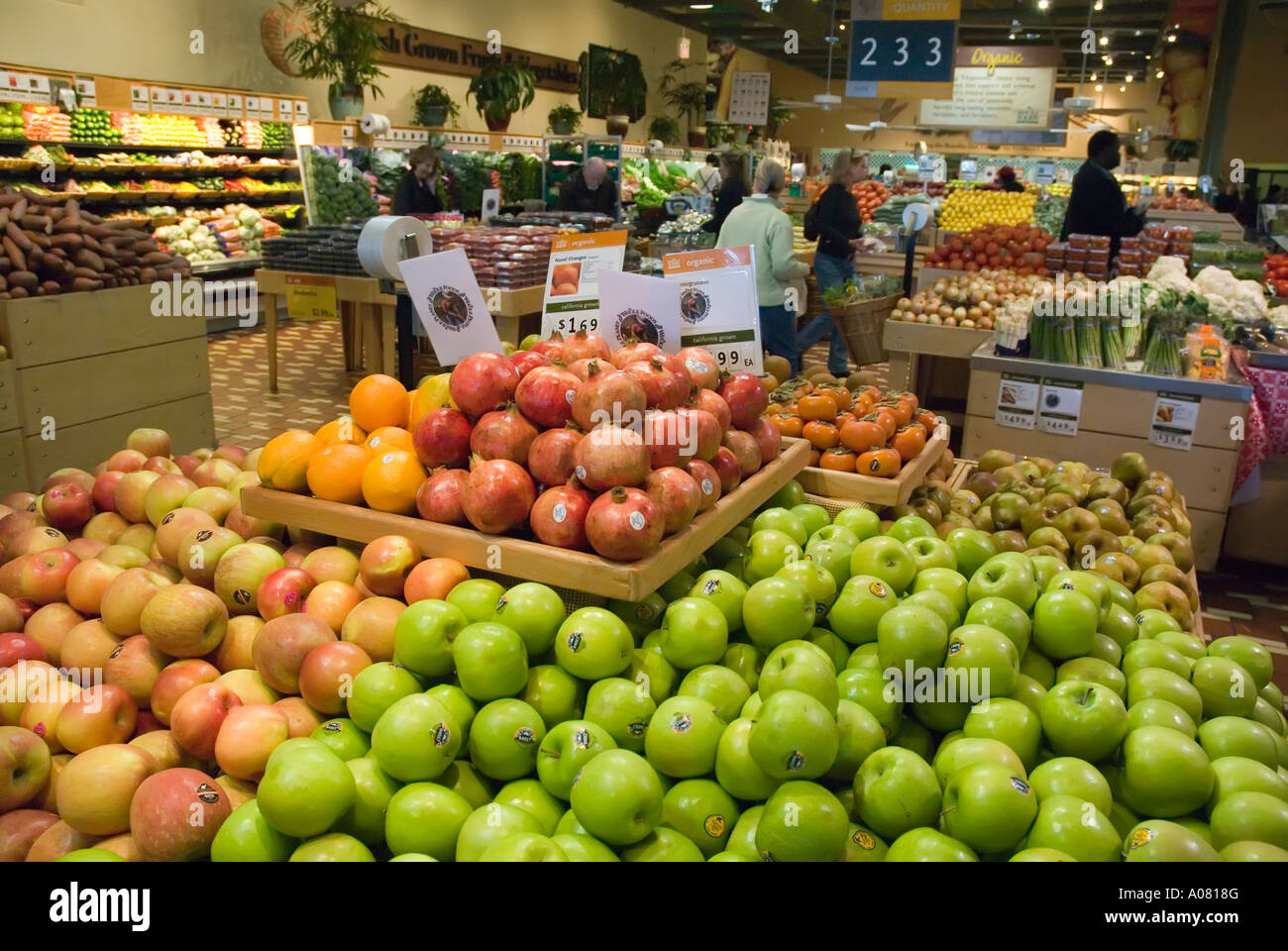 https://c8.alamy.com/comp/A0818G/organic-fruit-and-vegetables-whole-foods-market-annapolis-maryland-A0818G.jpg