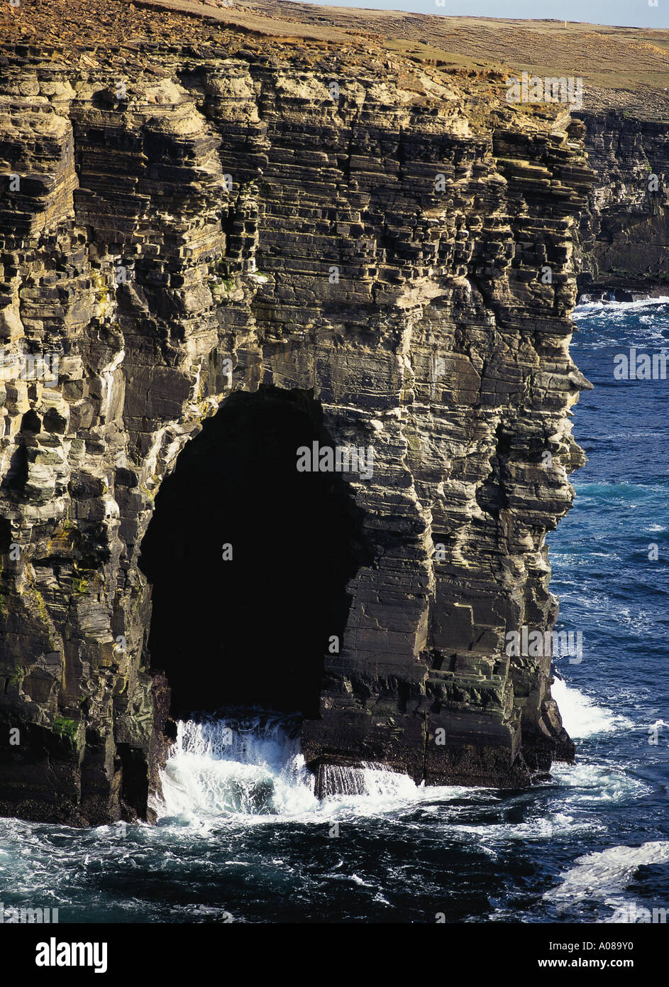 dh South of Bay of Skaill SANDWICK ORKNEY Sea caves cliffs coast Stock Photo