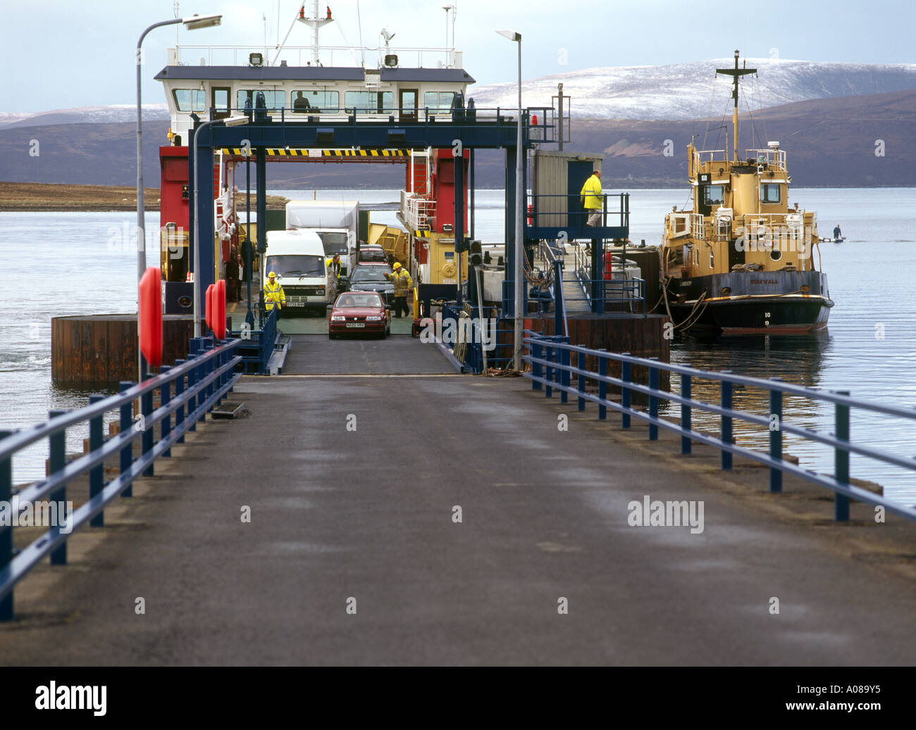 dh Lyrawa Bay ORKNEY FERRIES UK Scotland Ferry discharging cars at Houton roro uk scottish ro ro islands Stock Photo