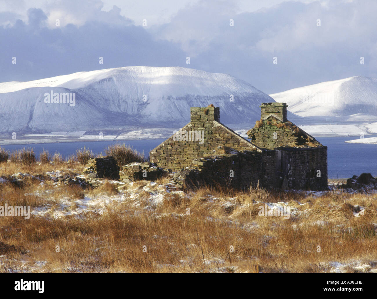 dh Scorra Dale snowy Hoy hills UK ORPHIR ORKNEY Ruined cottage landscape abandoned building Scotland house derelict ruins exterior croft houses Stock Photo