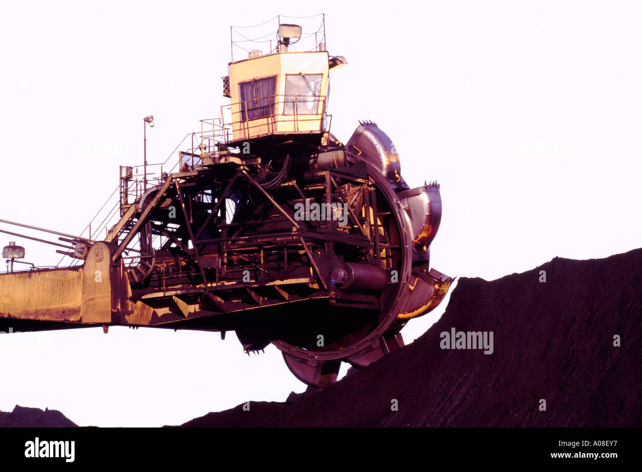 Stacker-Reclaimer loading Coal by Conveyor Belt at Westshore Terminals at Roberts Bank near Vancouver in British Columbia Canada Stock Photo
