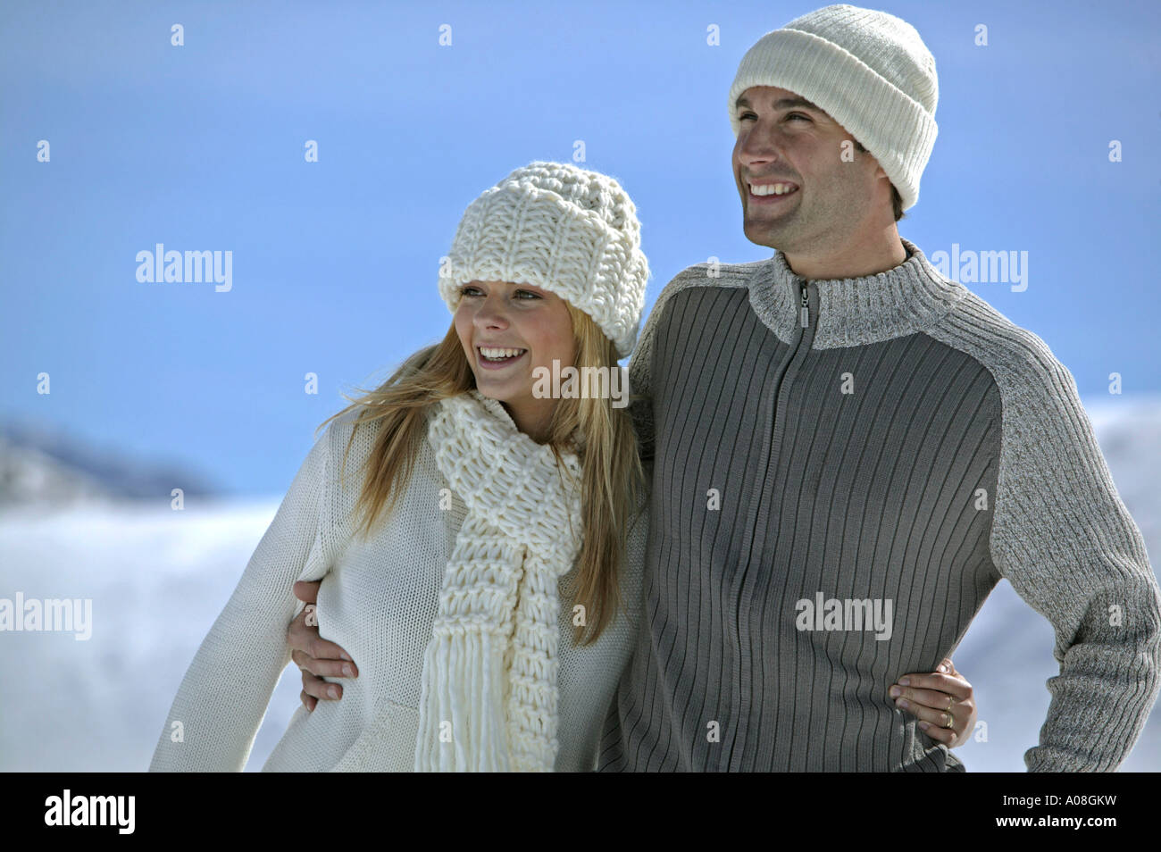 Junges Paar bei einem Winterspaziergang, young couple walking in winter landscape Stock Photo