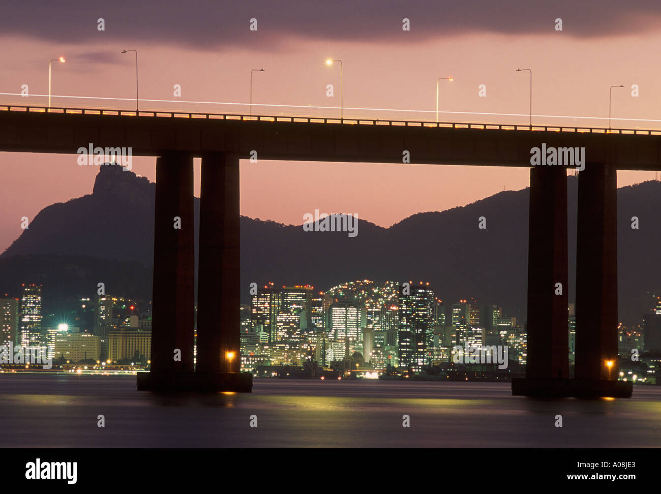 Rio Niterói bridge over Guanabara bay Downtown Rio de Janeiro skyline ...