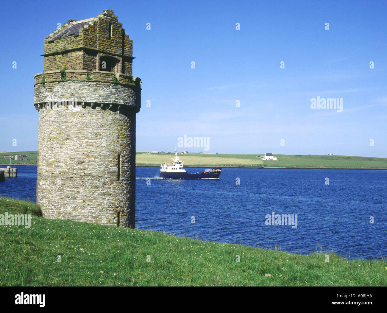 dh Dovecot Balfour Castle SHAPINSAY ORKNEY Ferry dovecot tower converted seawater shower dove cote pigeon building Stock Photo