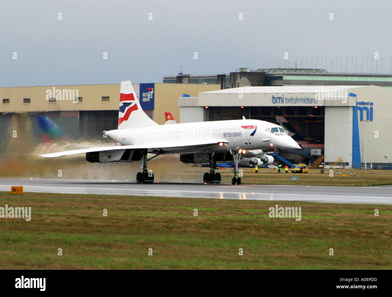 British Airways Concorde G BOAF speeds down the runway 26R Heathrow for the very last flight to her home in Bristol Stock Photo