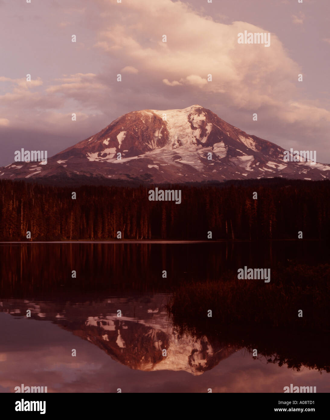 Mount adams takhlakh lake hi-res stock photography and images - Alamy
