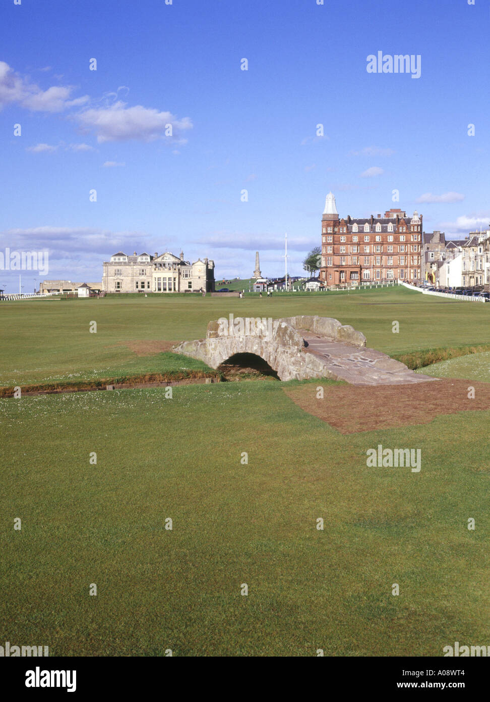 dh Golf ST ANDREWS FIFE Swilcan bridge across burn eighteenth fairway Royal and Ancient course scotland 18 old Stock Photo