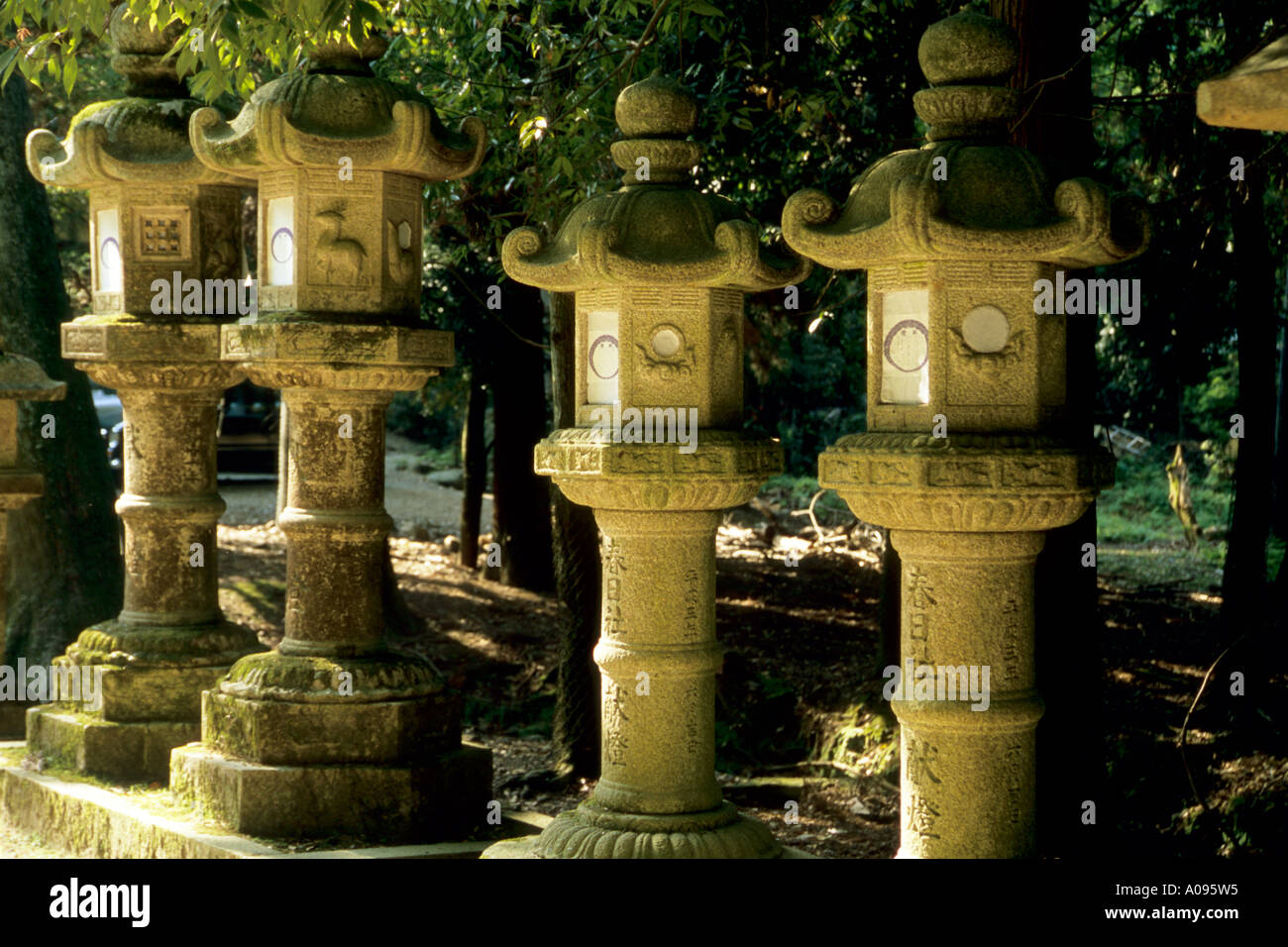 Traditional Stone Lanterns Hi res Stock Photography And Images Alamy traditional-stone-lanterns-hi-res-stock-photography-and-images-alamy