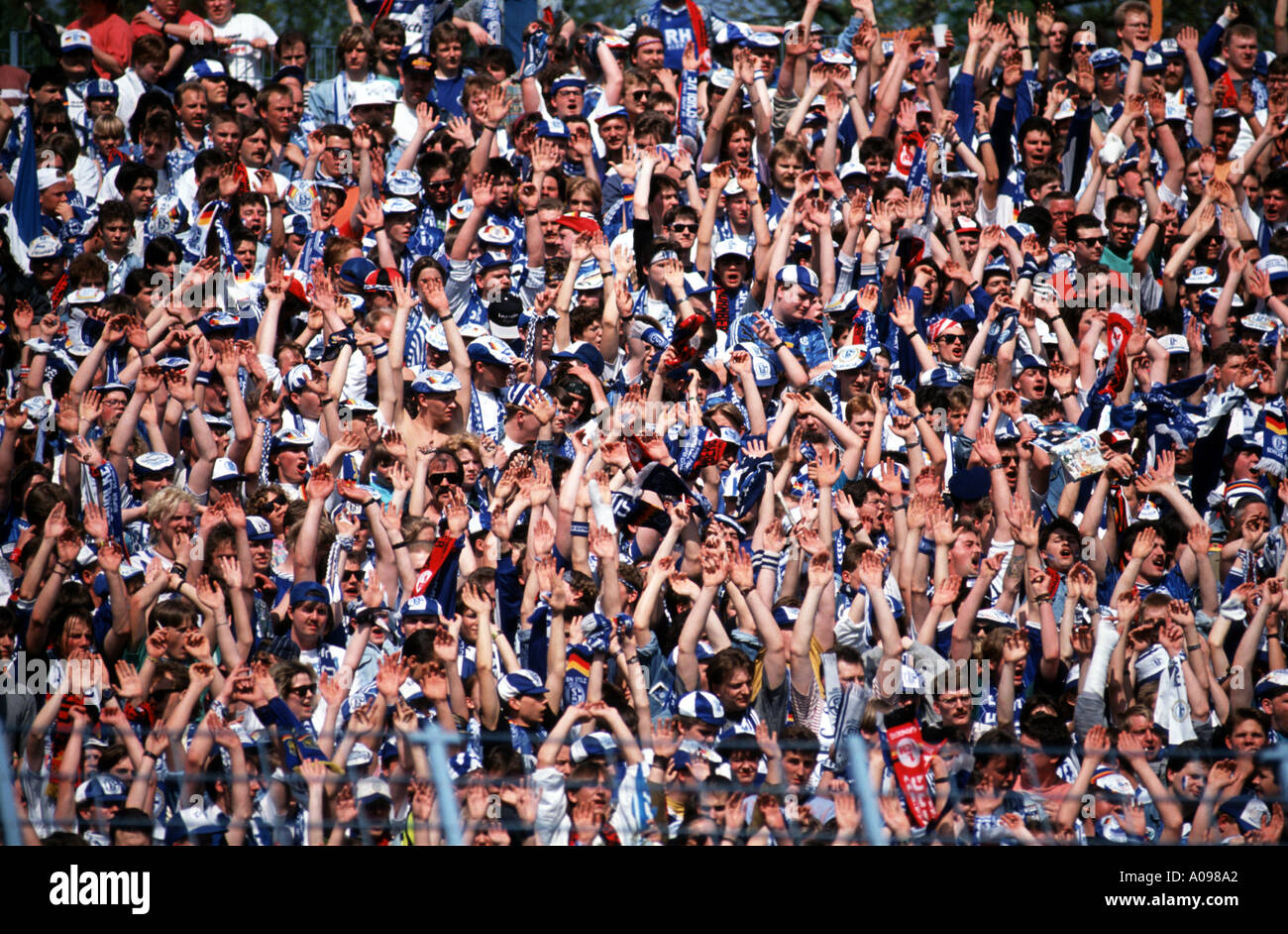 Crowd wave hands hires stock photography and images Alamy