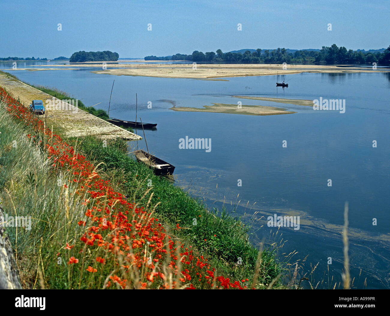 Early summer fishing on the River Loire west of Saumur Sandbanks exposed and wild poppies in bloom by the shore Stock Photo