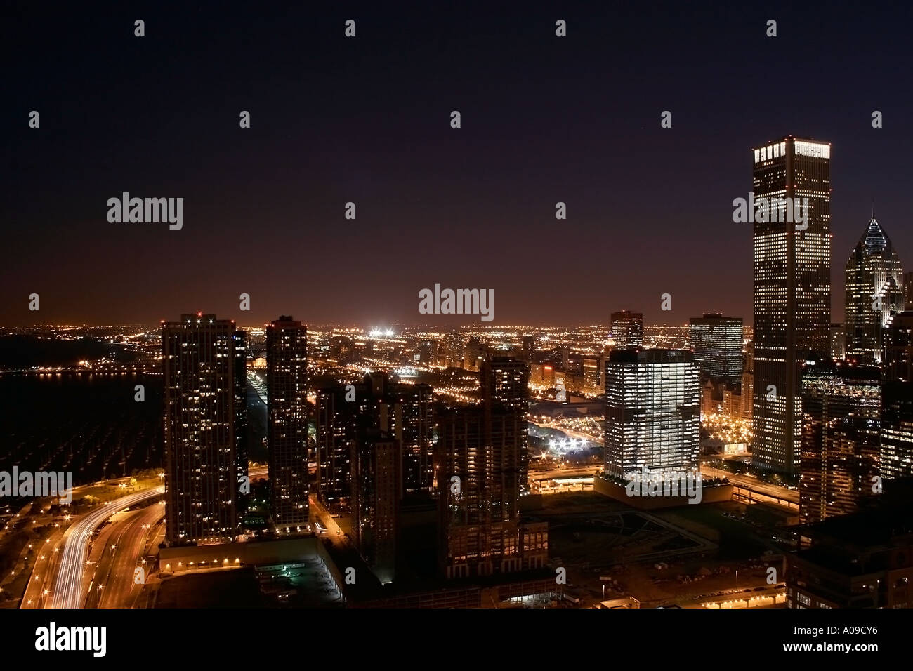 Chicago illinois night overview usa hi-res stock photography and images ...