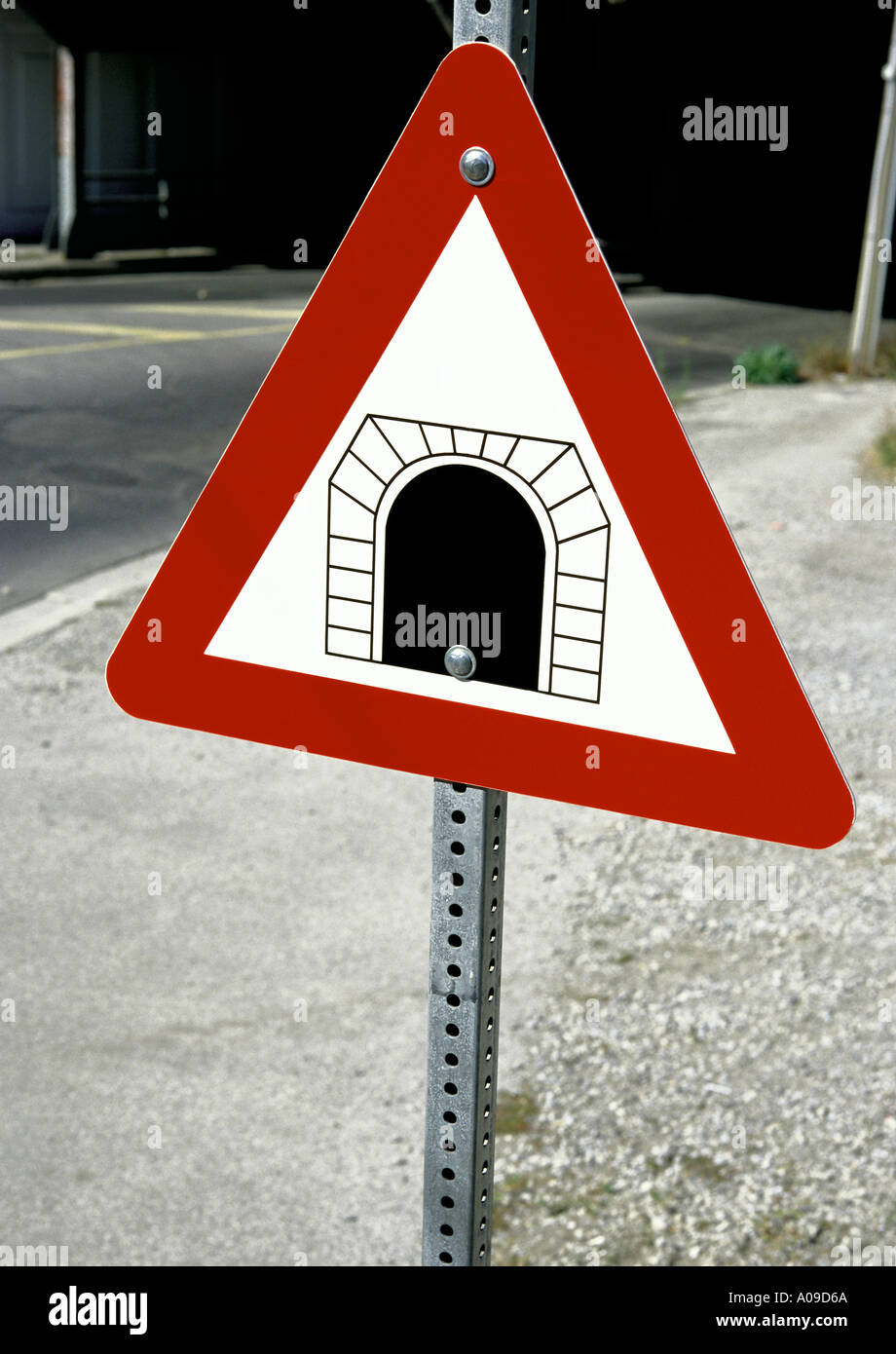 Entrance road tunnel traffic signs hires stock photography and images