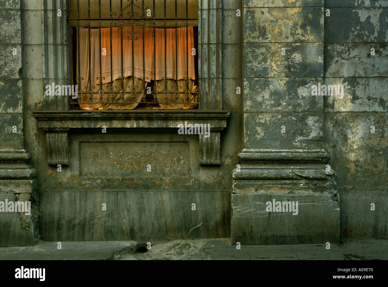 Crumbling window ledge hi-res stock photography and images - Alamy