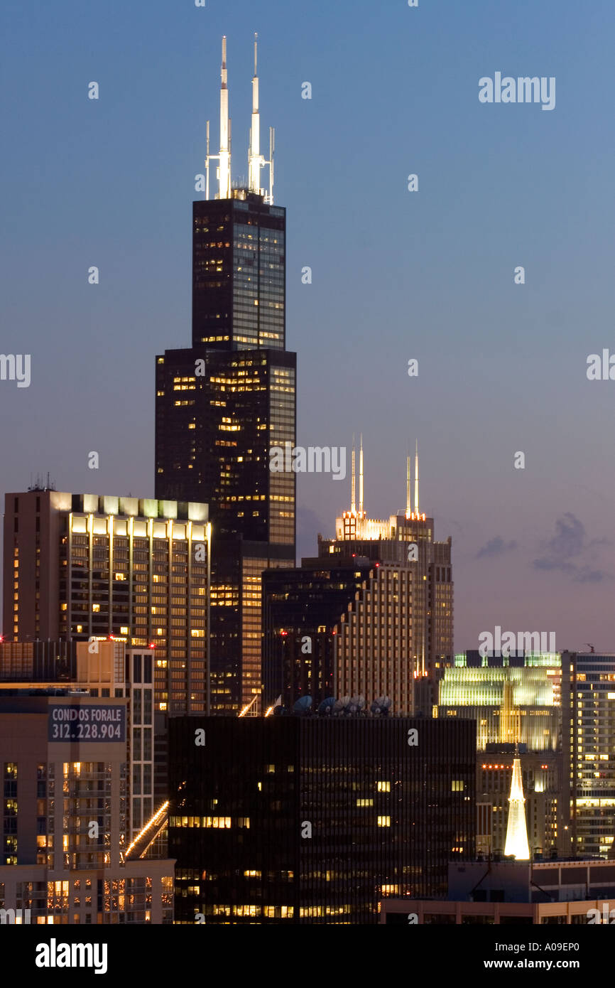 Chicago illinois night overview usa hi-res stock photography and images ...