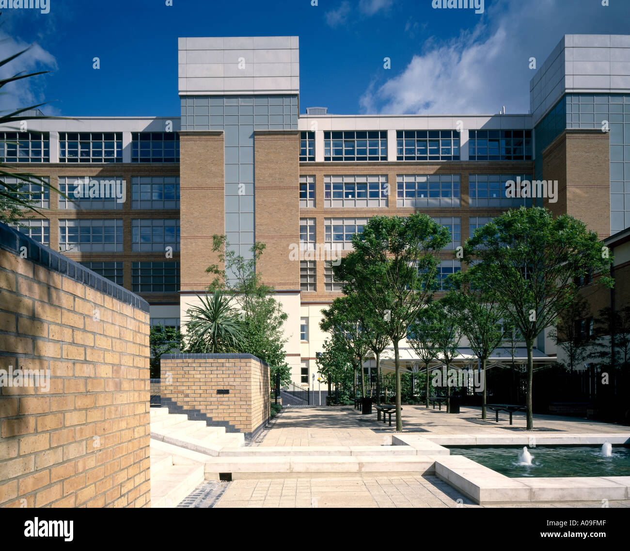 Chelsea and Westminster Hospital. Exterior. Architect: Sheppard Robson Architects Stock Photo