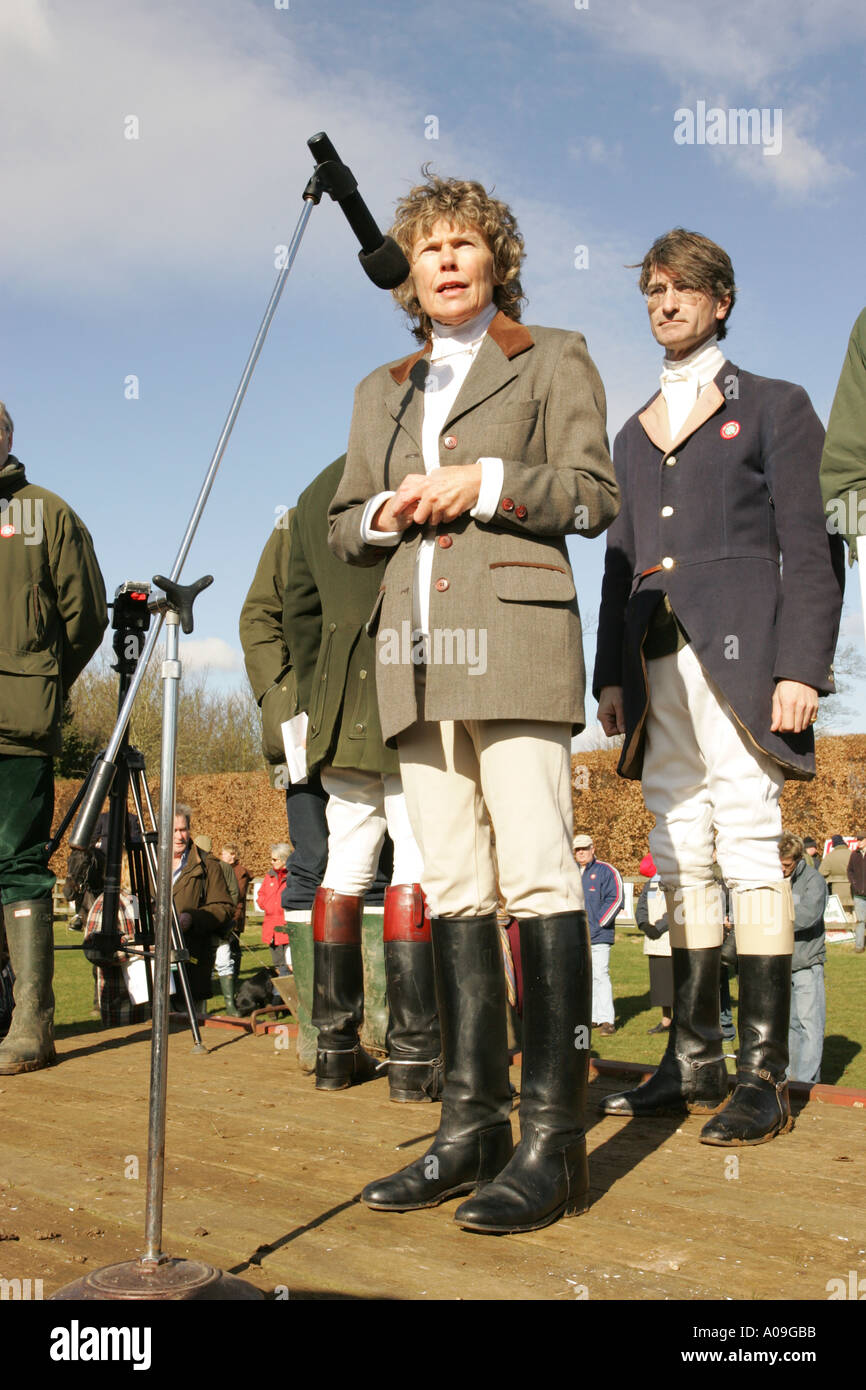 Duke of Beaufort Hunt in Wiltshire 2005 with Kate Hoey MP for Labour supporting the campaign to keep fox hunting in the UK Stock Photo