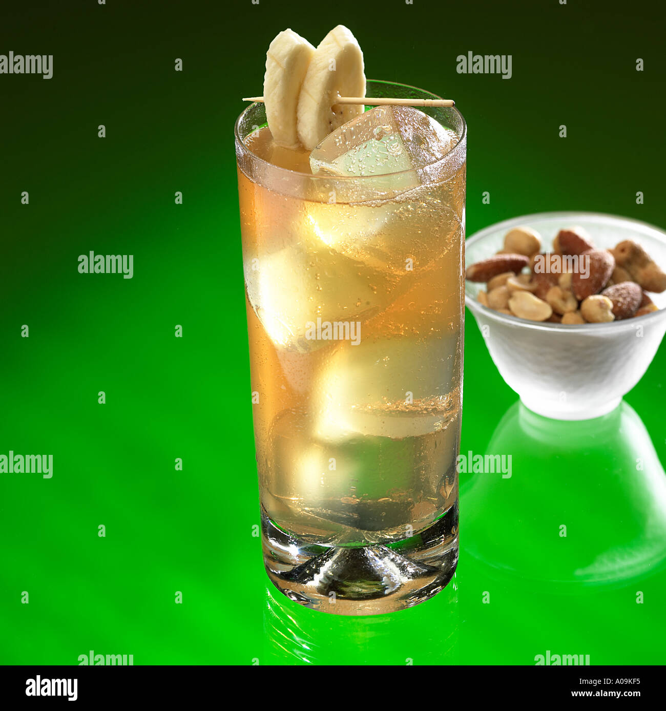 Cocktail Bruno Whisky red vermouth creme de banane ice ginger ale