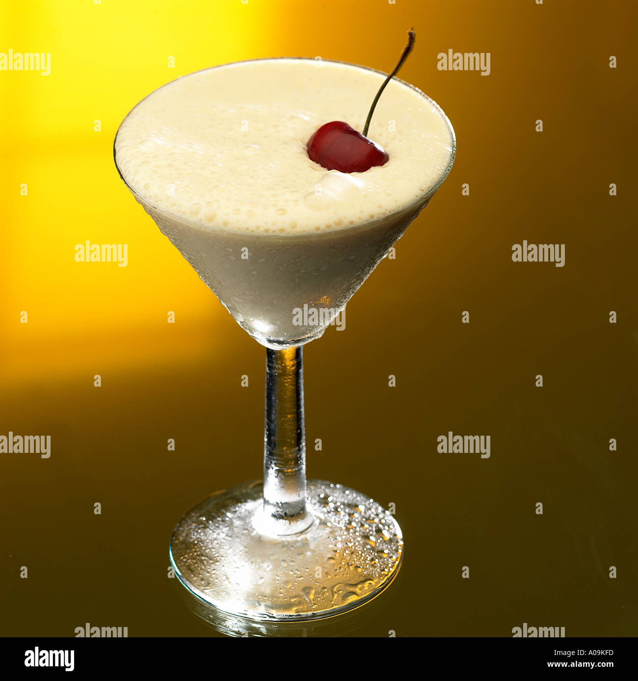 Cocktail Avalanche Amaretto Apricot Brandy Apricot or mango juice