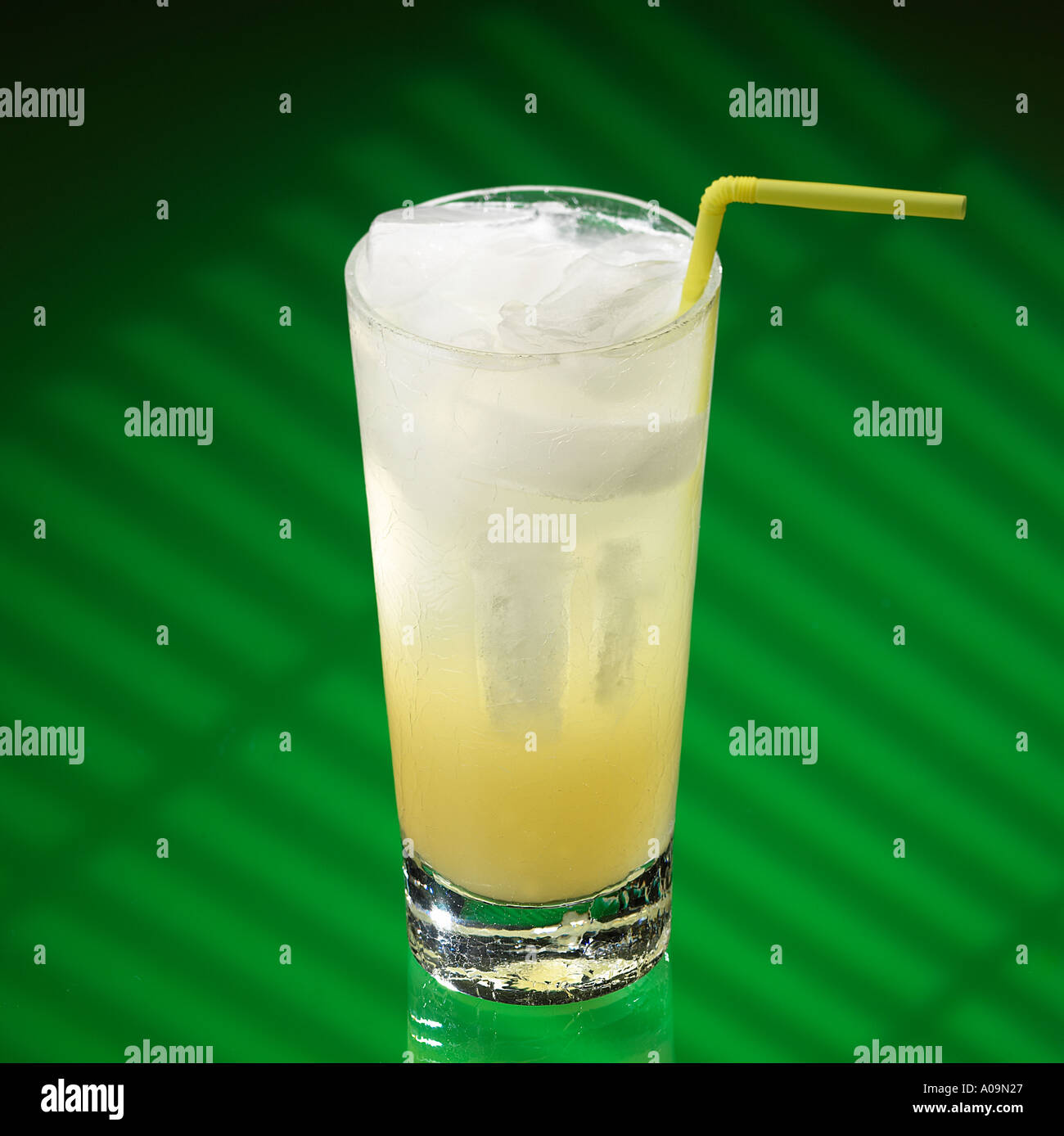 Cocktail Caribbean Chill Malibu Creme de banane orange juice soda