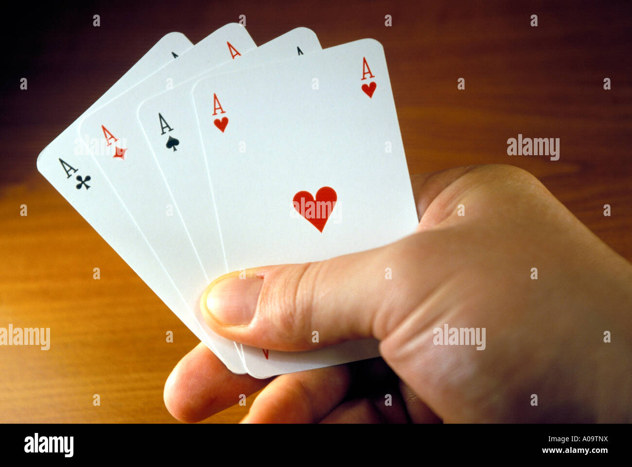 Hand mit Spielkarten 4 Asse, hand with cards four aces Stock Photo