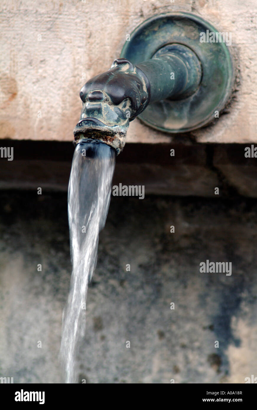 OLD DRINKING FOUNTAIN HEAD IN THE SOUTH OF FRANCE Stock Photo Alamy