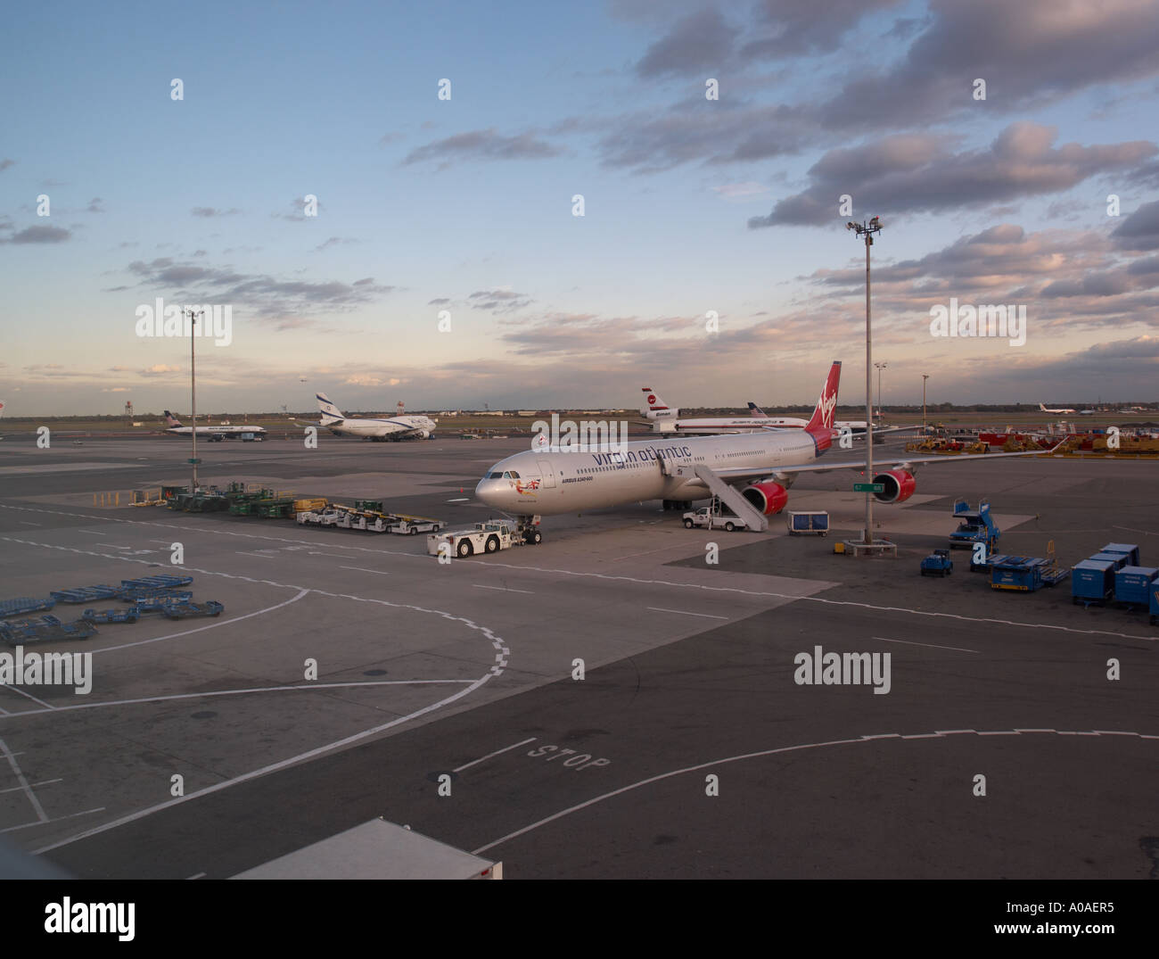 Airplanes on the tarmac at the airport Stock Photo - Alamy