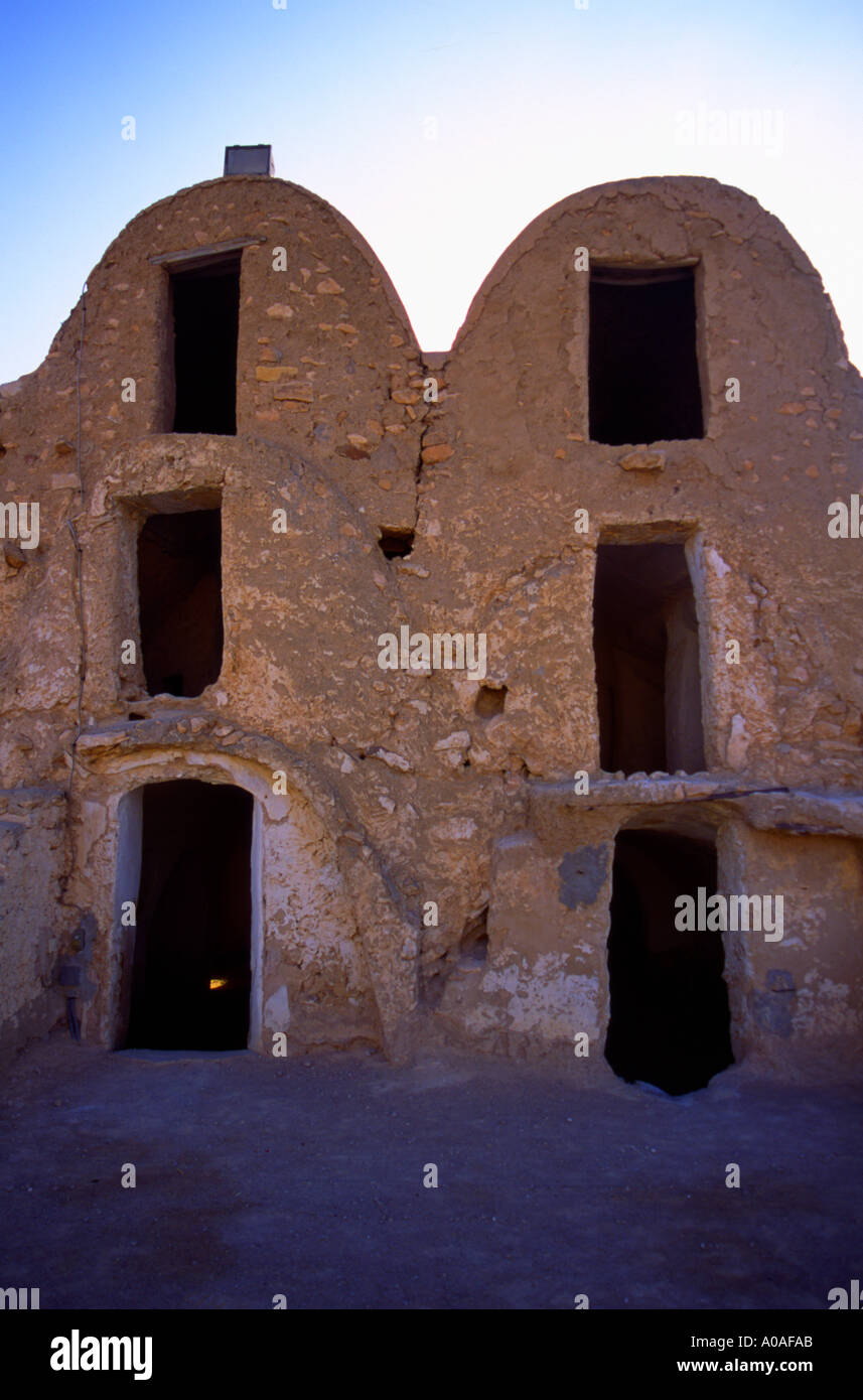 Mountain cavern homes Tunisia 1162 Stock Photo Alamy