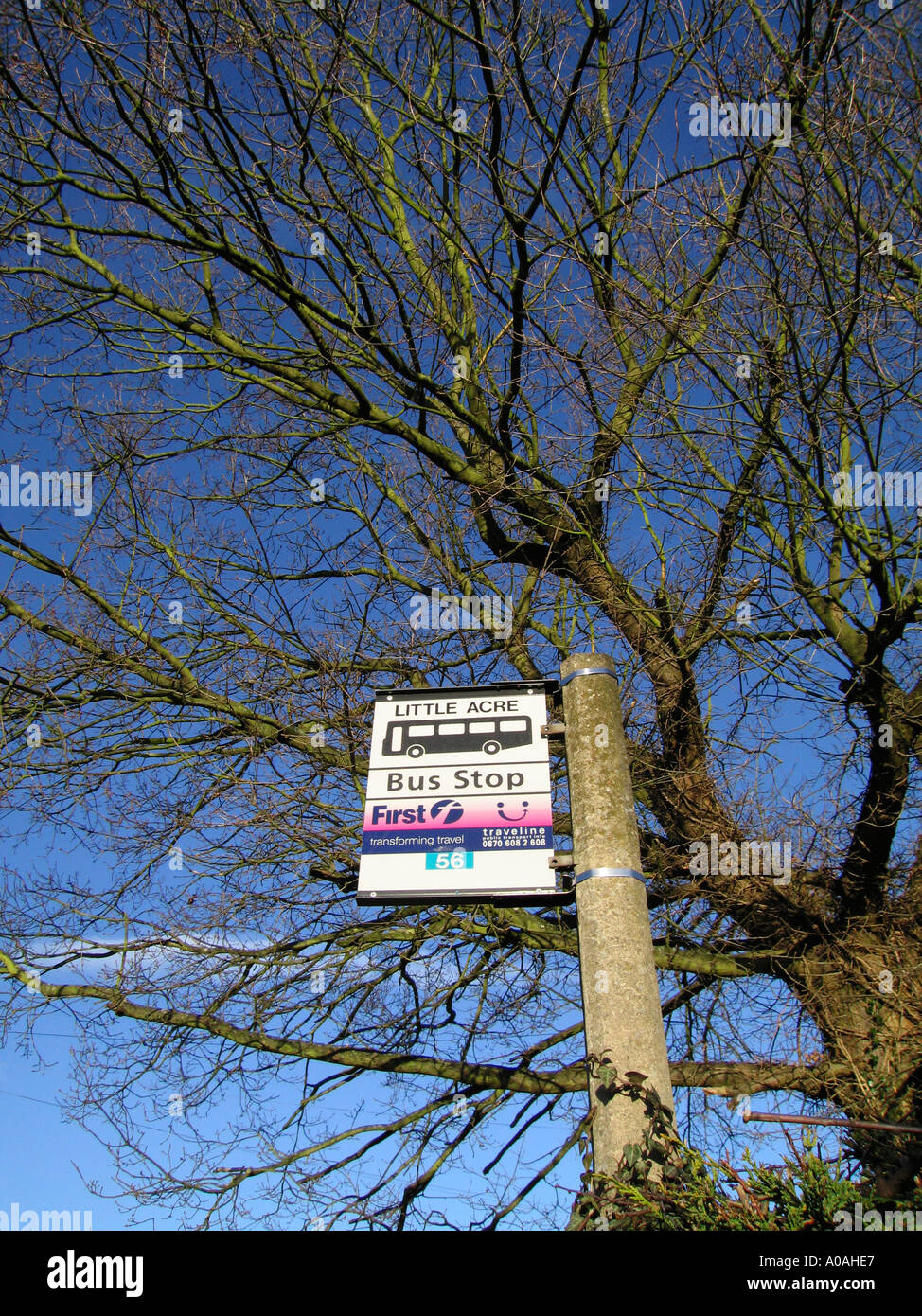 Country bus stop hi-res stock photography and images - Alamy