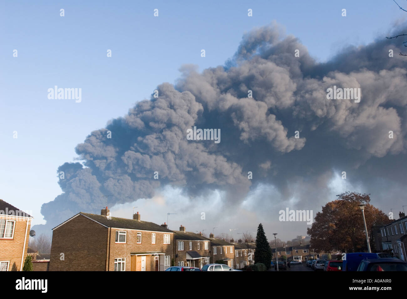 Explosion fire oil buncefield hemel hires stock photography and images
