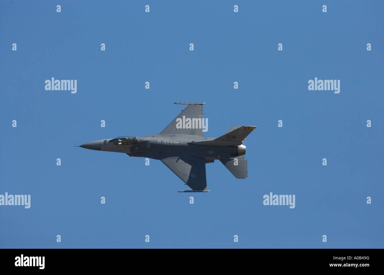 F 16 falcon hi-res stock photography and images - Alamy