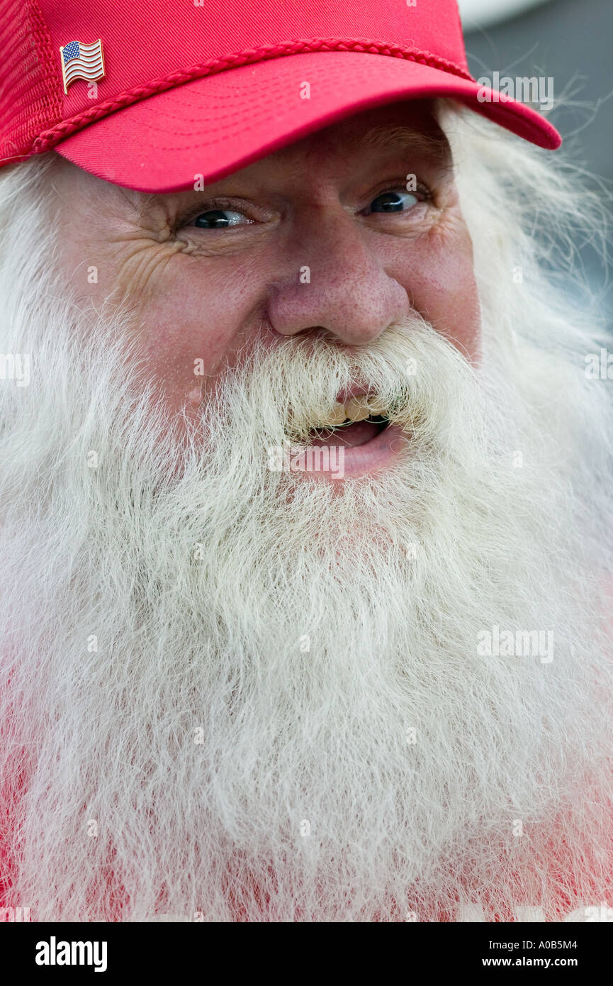 Old man with white hair hi-res stock photography and images - Alamy