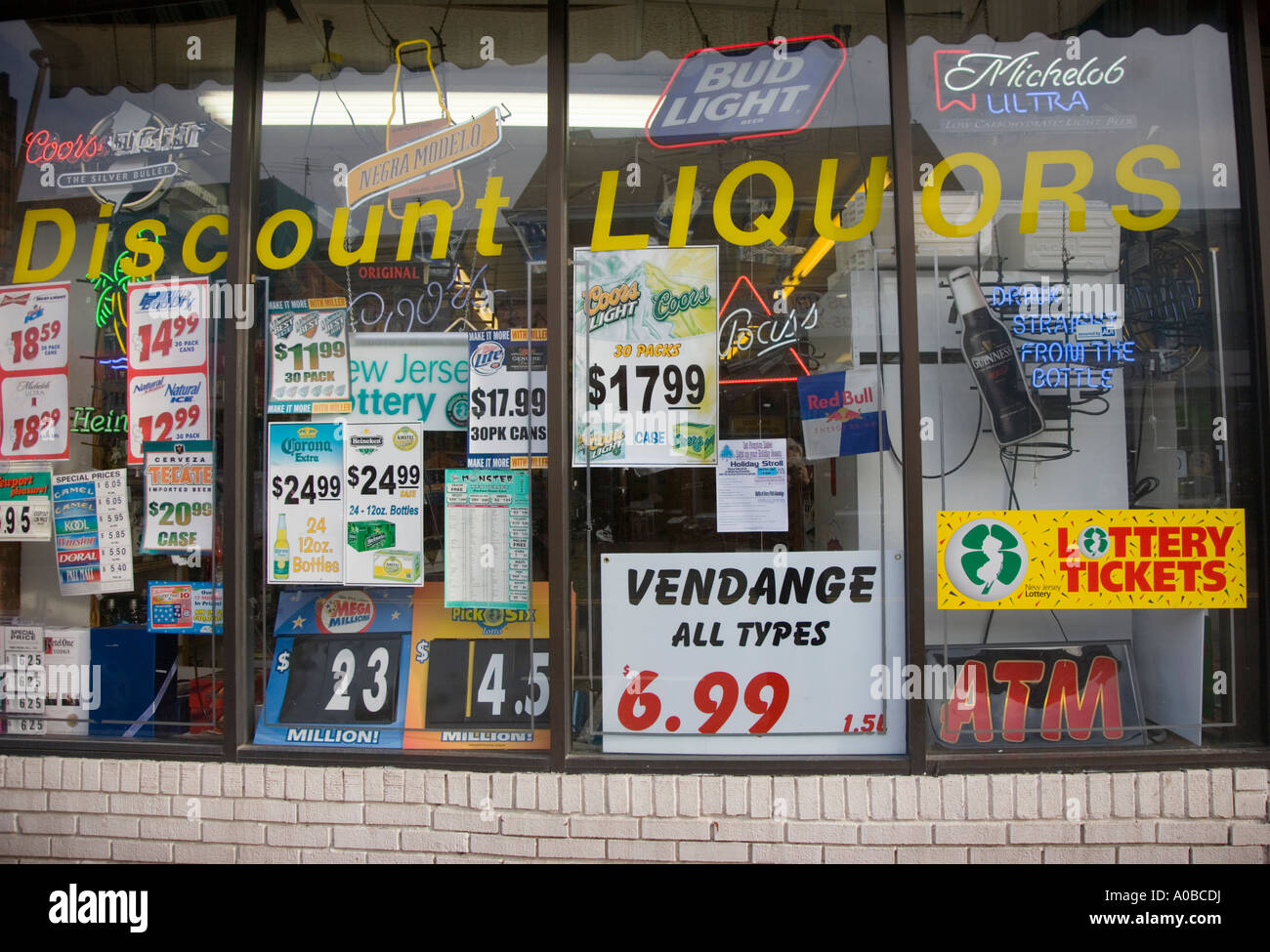 Storefront of a liquor store Stock Photo Alamy