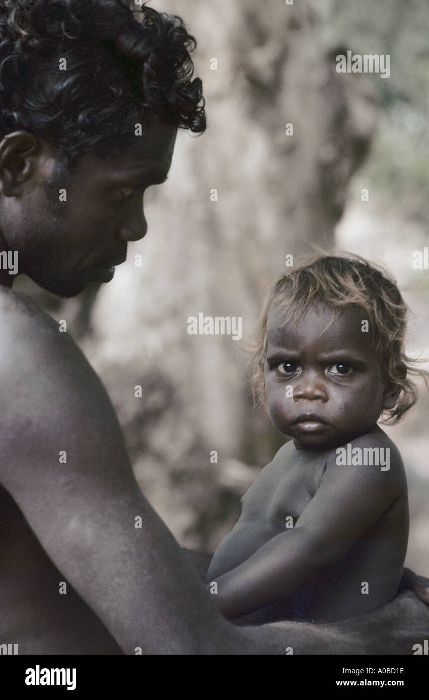 Aboriginal father and son Stock Photo - Alamy